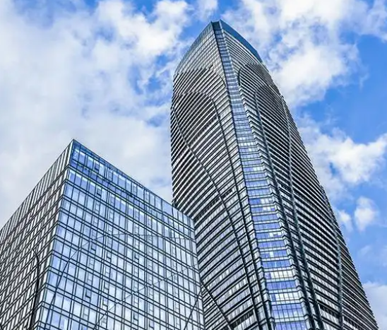 标识牌制作材料对比分析：亚克力、不锈钢与铝板在广告标识中的选用策略
